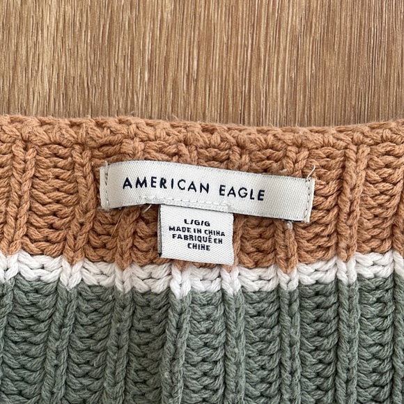 American Eagle Cropped Sweater - Picture 2 of 4